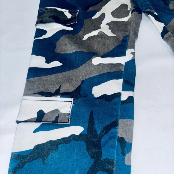V.I.P.  Camouflage Cargo Pants - Picture 2 of 6
